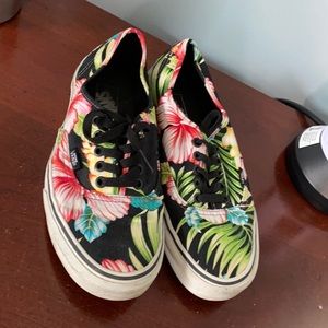 Hawaiian Floral Classic Vans, size 8.5M/10W. Worn.